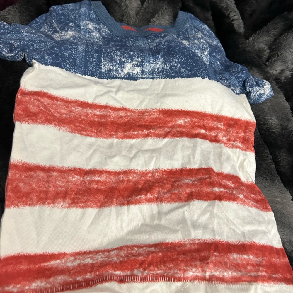 I’m selling a short sleeve shirt